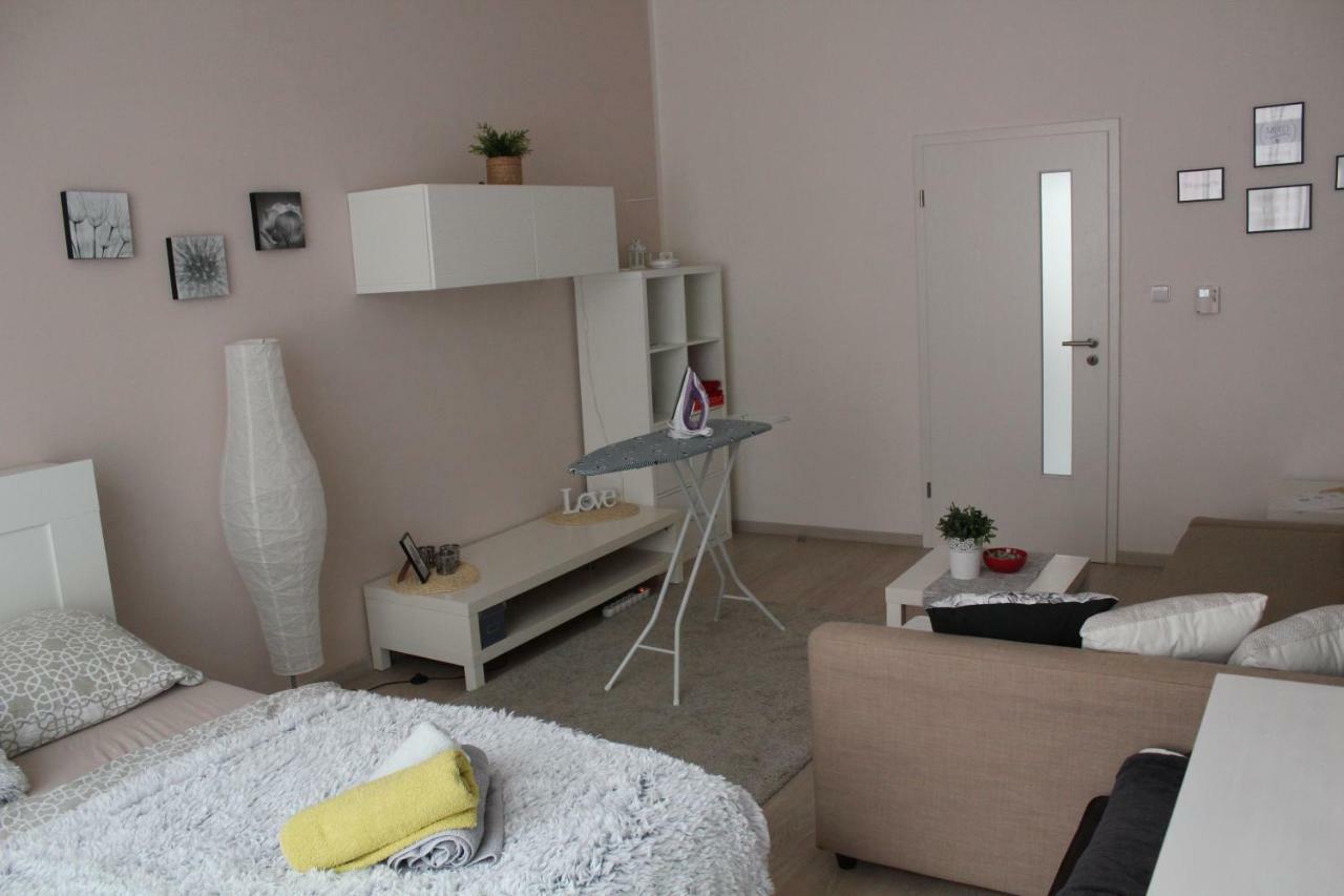 Kavi Apartments #2 Пилзен Екстериор снимка